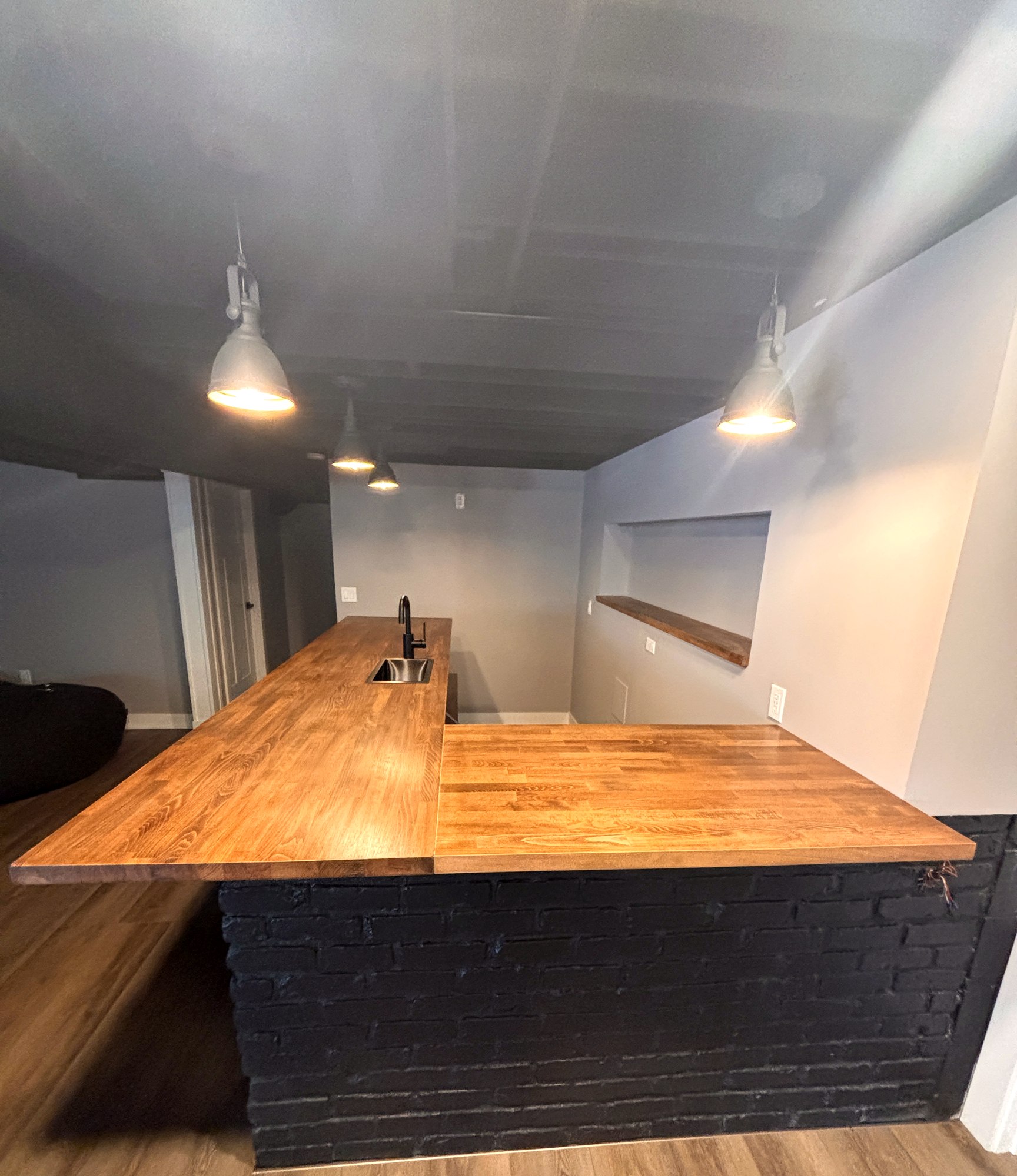 L-Shaped Bar Top